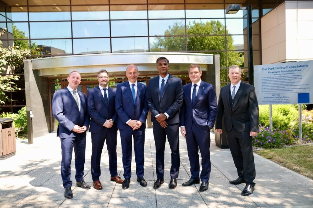 Group photo of government and Intel officials in front of Leixlip campus